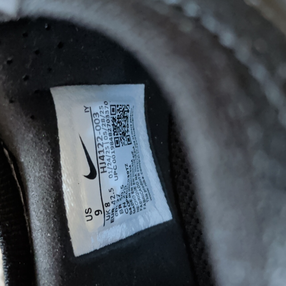 Nike Black and Gray Sports Cleats - Picture 2 of 2